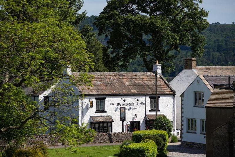 The Wensleydale Heifer Hotel Leyburn Exterior photo